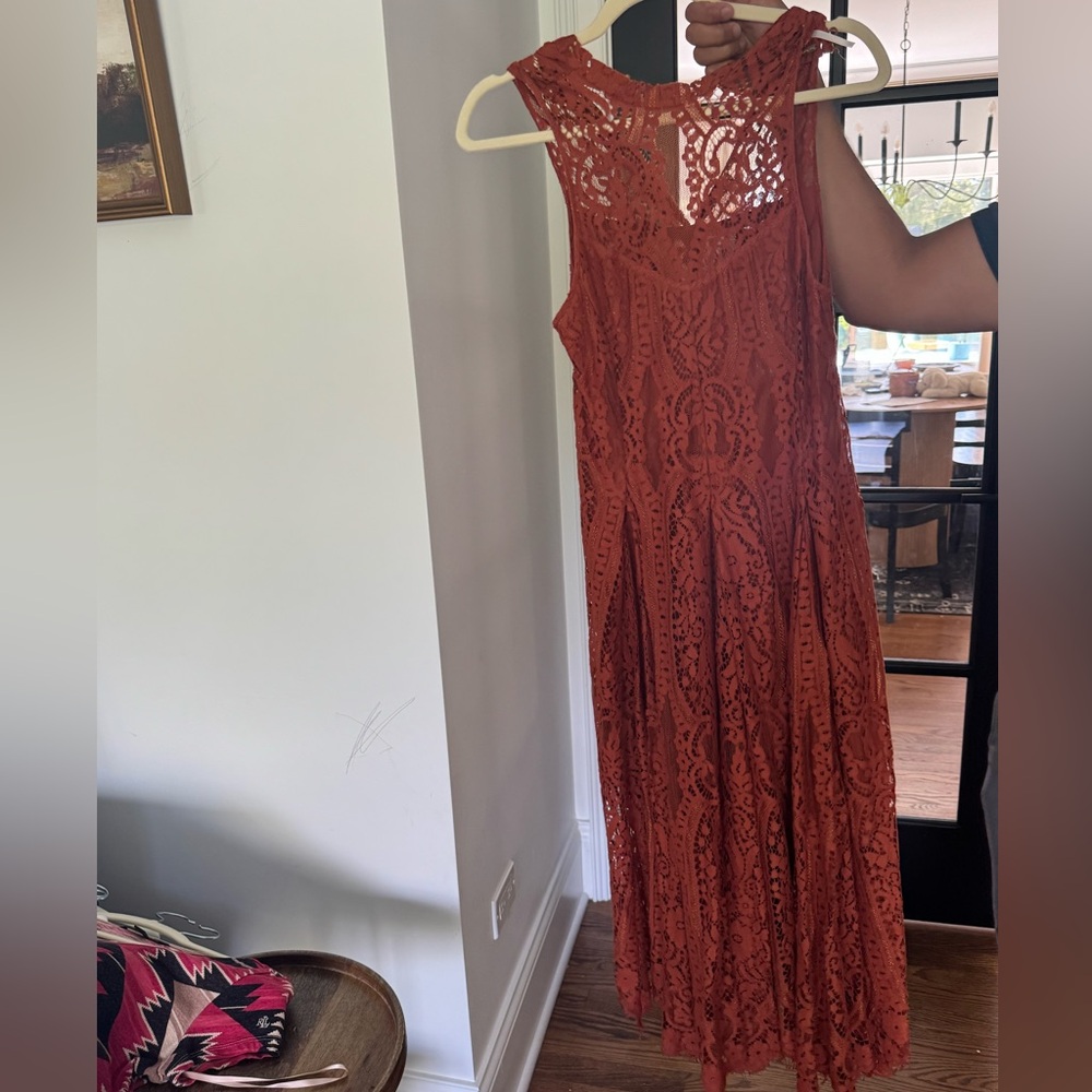 Elegant Lace Sleeveless Dress - Rust